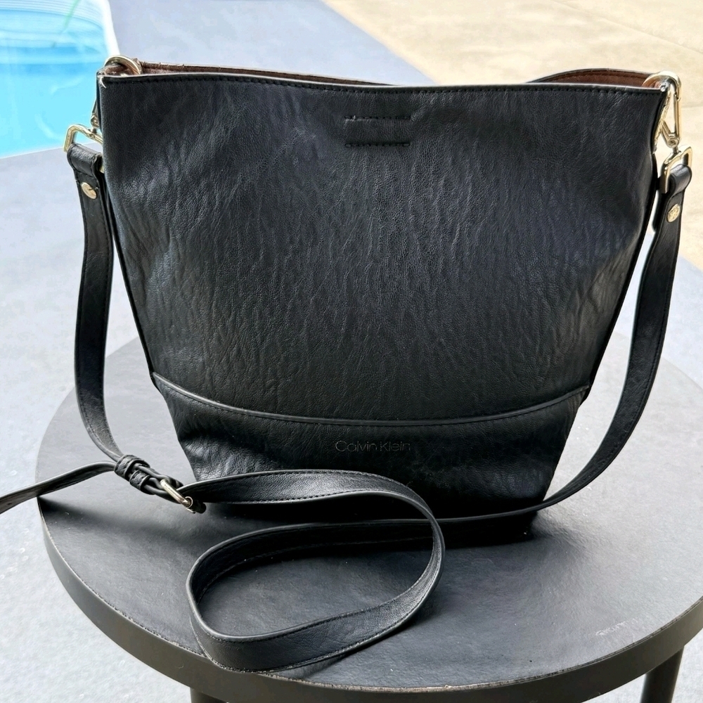 Calvin Klein Leather  Handbag   crossbody Black